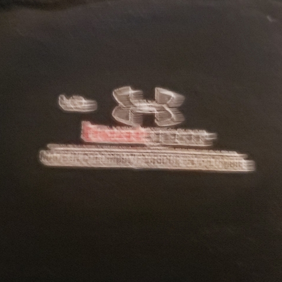 Mens Under Armour Black Tee - Picture 2 of 3